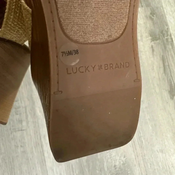 Lucky Brand cream and tan sandals with a wooden wedge heel #summer size 7.5 - Picture 9 of 10